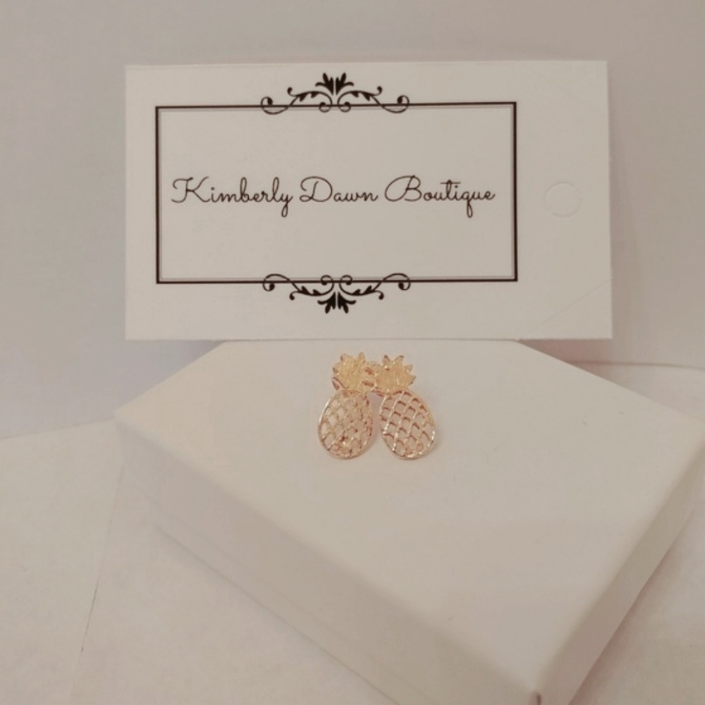 🆕️ Dainty Gold Hollow Out Pineapple Earrings - Picture 3 of 8